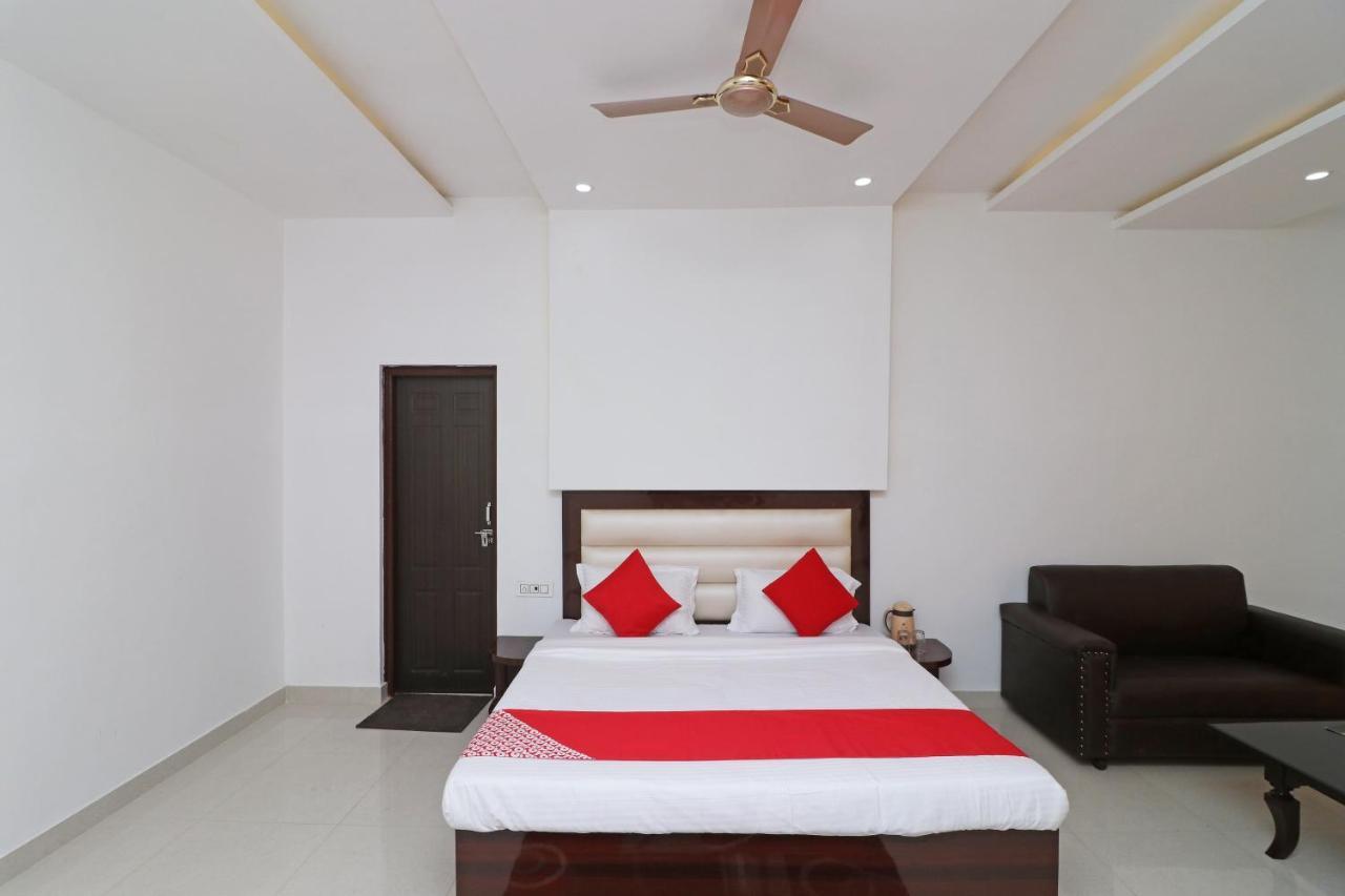 Oyo 29755 Hotel Jammu Airlines Zewnętrze zdjęcie